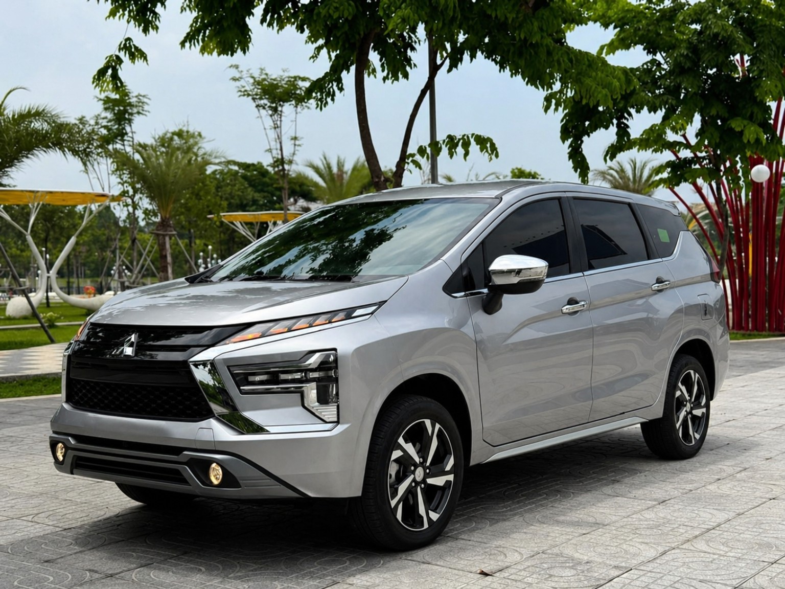 7-seat private car for family transfer in Vietnam